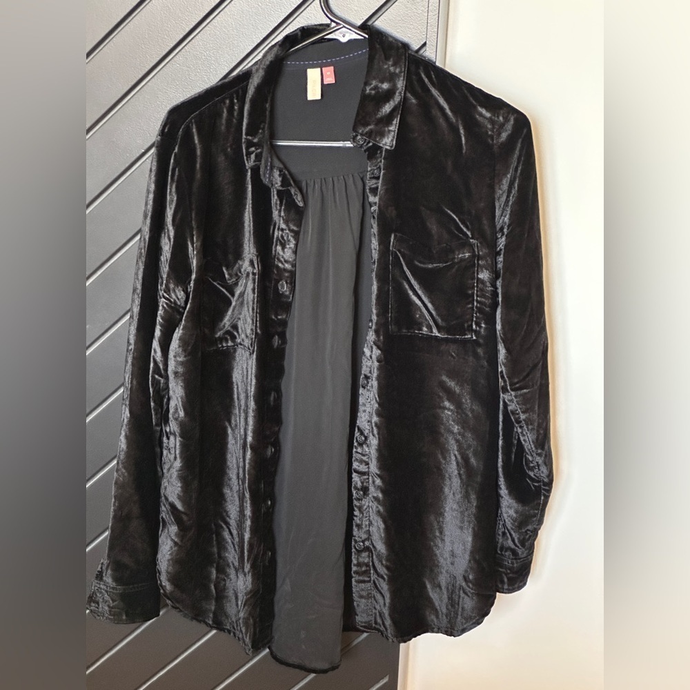 NWOT! Anthropologie black velvet button down shirt. Size XS. Never worn!
